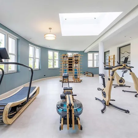 5 Sterne Grosse Strandburg - Wellnessurlaub Zwischen Ostsee Und Bodden فاستروم